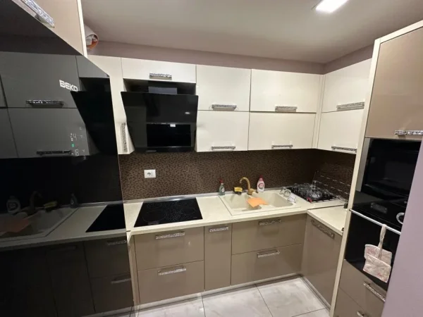 Tirane, shitet apartament 2+1+Ballkon Kati 3, 107 m² 210.000 € (liqeni i thate)
