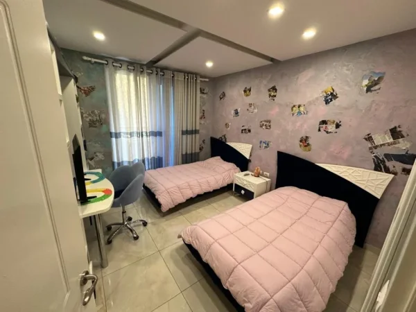 Tirane, shitet apartament 2+1+Ballkon Kati 3, 107 m² 210.000 € (liqeni i thate)