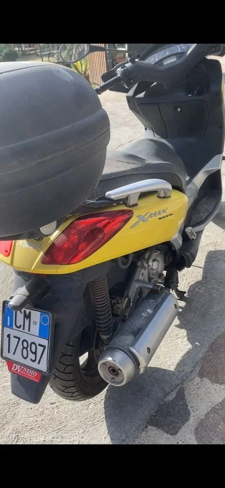 Shkoder, shes Motociklete Motorr X max 250 2009 me dogane te paguar , e verdhë 34.000 km 1.900 €