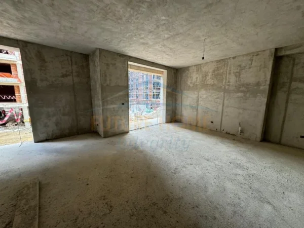 Tirane, shitet ambjent  Kati 1, 137 m² 268.600 € (Bulevardi I Ri)