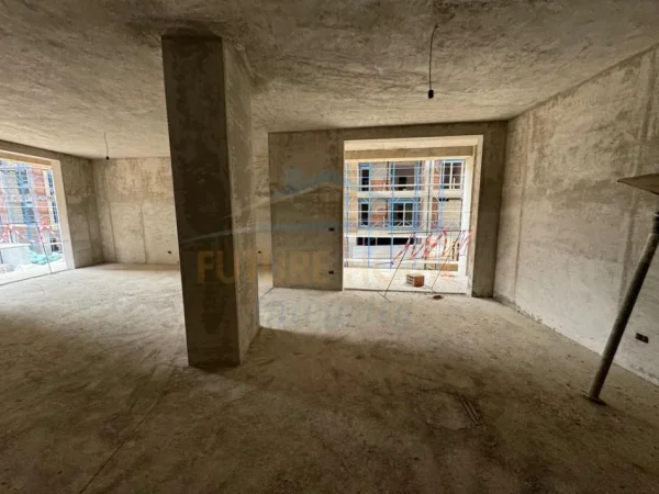 Tirane, shitet ambjent  Kati 1, 137 m² 268.600 € (Bulevardi I Ri)