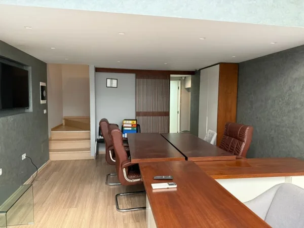 Tirane, shitet dyqan Kati 0, 46 m² 170.000 € (komuna parisit)