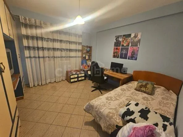 Shitet 2+1 prane Kristal Center