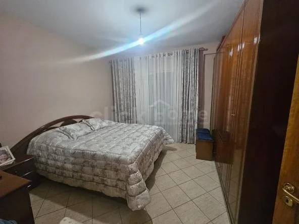 Shitet 2+1 prane Kristal Center