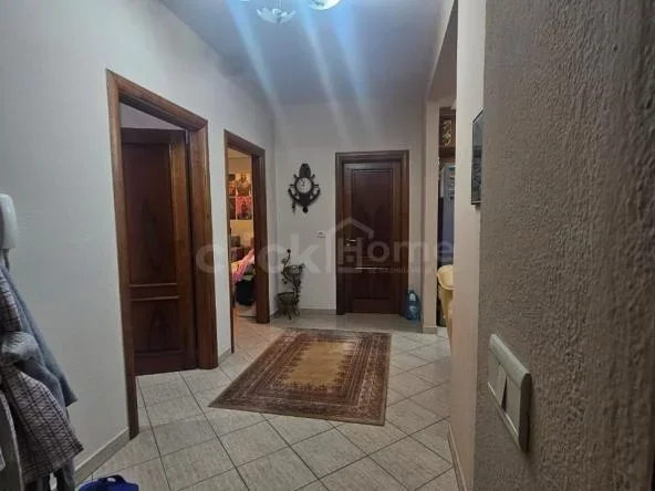 Shitet 2+1 prane Kristal Center