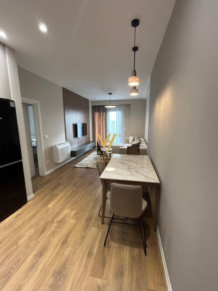 Tirane, jepet me qera apartament 1+1+Ballkon Kati 21, 78 m² 1.000 € (RRUGA E KAVAJES)
