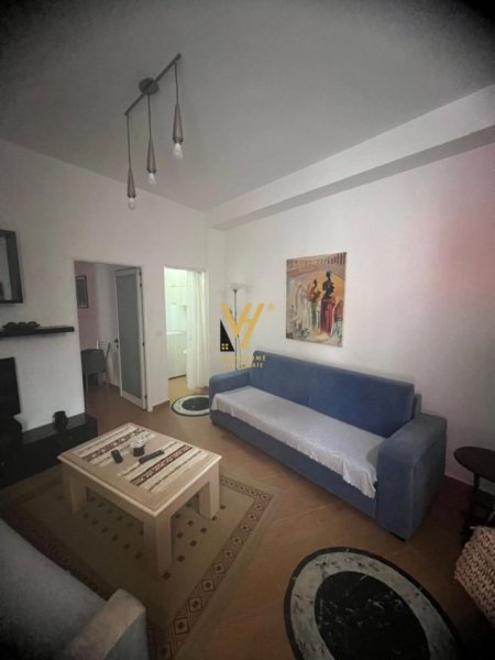Tirane, jepet me qera apartament 1+1+Ballkon Kati 0, 60 m² 420 € (KOMUNA E PARISIT)