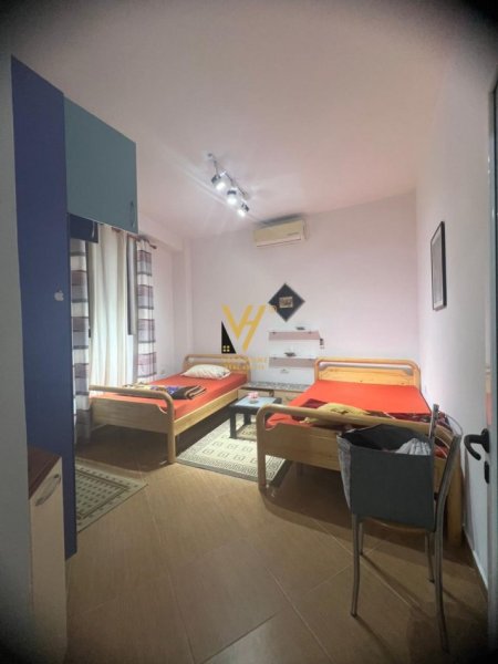 Tirane, jepet me qera apartament 1+1+Ballkon Kati 0, 60 m² 420 € (KOMUNA E PARISIT)
