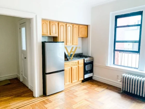 Tirane, jepet me qera zyre Kati 5, 32 m² 400 € (BLLOKU)