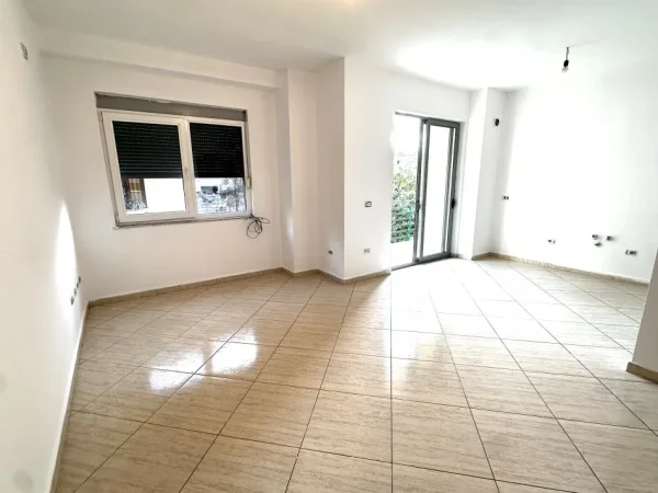 Tirane, shitet apartament 2+1+Ballkon Kati 2, 95 m² 133.000 € (Rruga Ali Demi)