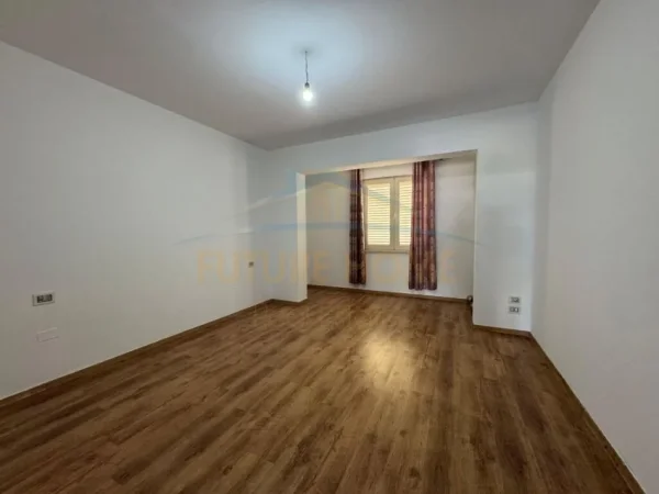 Qera, Vile, Rruga Elbasanit, Prane Fakultetit Ekonomik,Tirane.