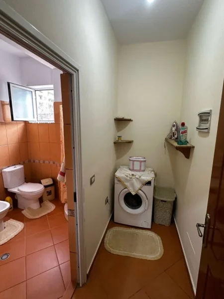 Tirane, jepet me qera apartament 2+1+Aneks+Ballkon Kati 2, 100 m² 480 € (astir)