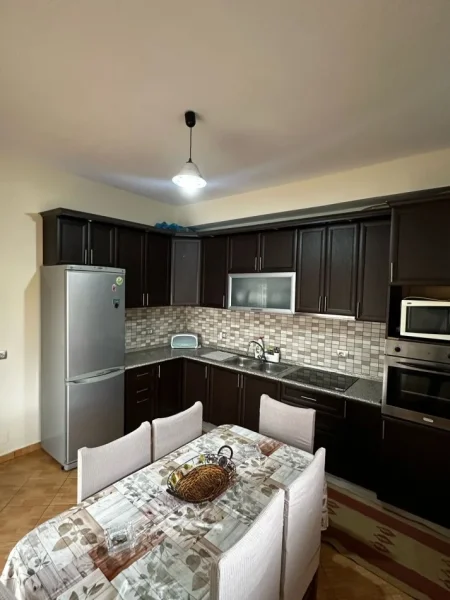 Tirane, jepet me qera apartament 2+1+Aneks+Ballkon Kati 2, 100 m² 480 € (astir)
