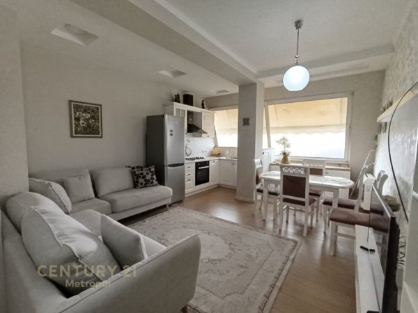 Tirane, jepet me qera apartament 2+1 Kati 5, 90 m² 750 € (Vasil Shanto)