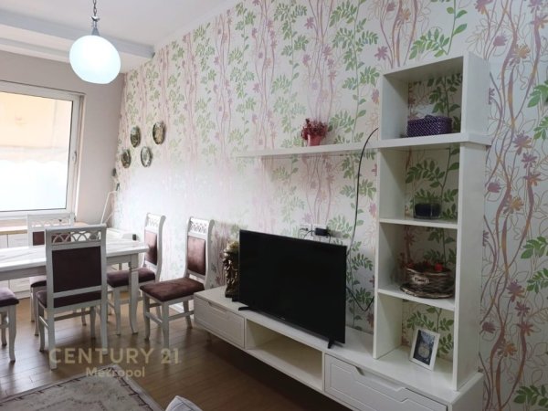 Tirane, jepet me qera apartament 2+1 Kati 5, 90 m² 750 € (Vasil Shanto)