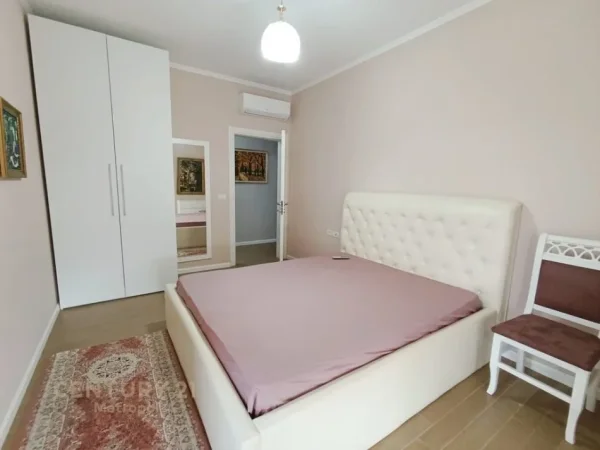 Tirane, jepet me qera apartament 2+1 Kati 5, 90 m² 750 € (Vasil Shanto)