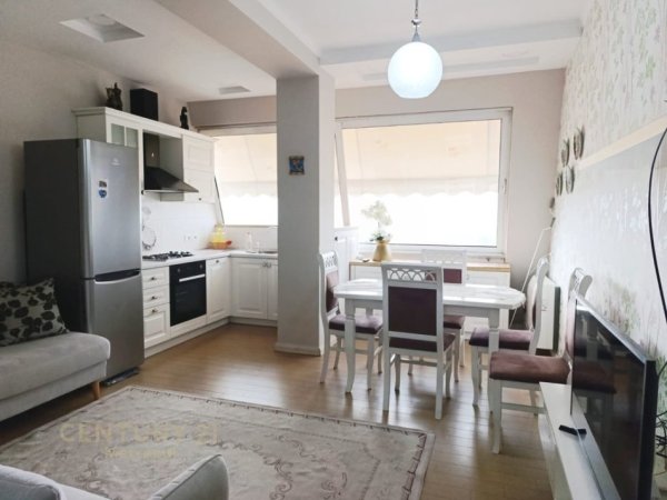 Tirane, jepet me qera apartament 2+1 Kati 5, 90 m² 750 € (Vasil Shanto)