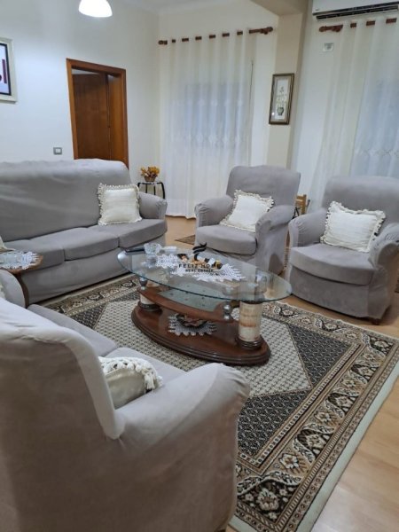 Tirane, jepet me qera apartament 2+1+Ballkon Kati 2, 100 m² 500 € (ASTIR)