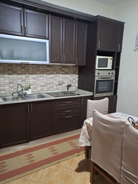 Tirane, jepet me qera apartament 2+1+Ballkon Kati 2, 100 m² 500 € (ASTIR)