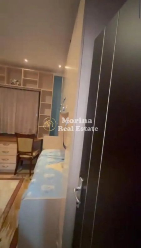 Tirane, jepet me qera apartament 2+1 Kati 3, 400 m² 400 € (Jordan Misja)