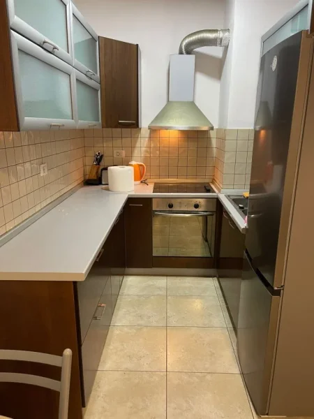 Tirane, jap me qera apartament 2+1+Ballkon Kati 5, 63 m²  (21 Dhjetori, afer Mozaikut)