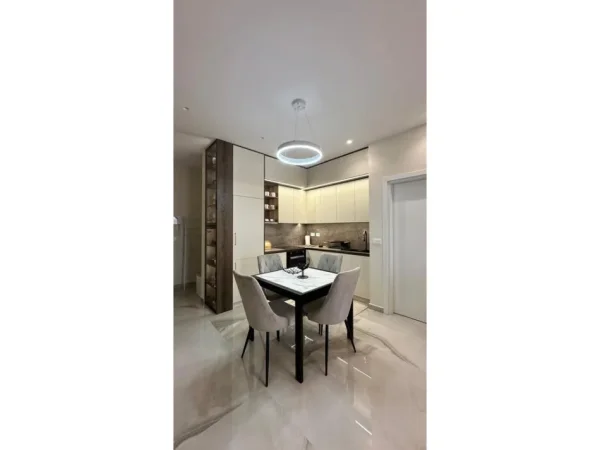 Tirane, jepet me qera apartament 2+1+Aneks+Ballkon Kati 17, 110 m² 1.200 € (Residena “Garden Building”)