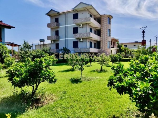 Tirane, jepet me qera Vile 3 Katshe Kati 4, 1.300 m² 1.100 € (Qtu)