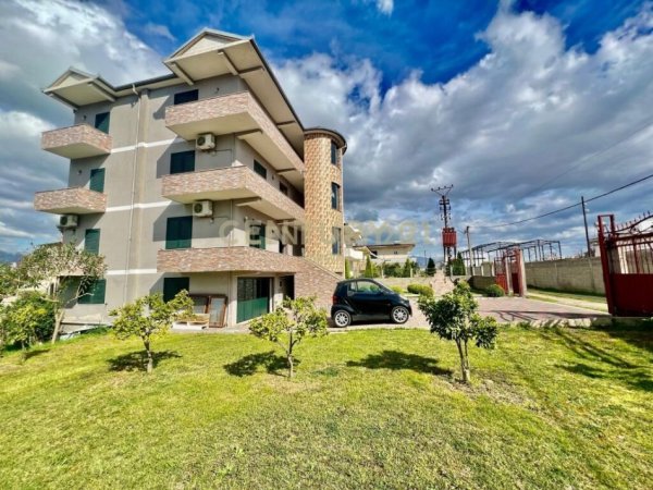 Tirane, jepet me qera Vile 3 Katshe Kati 4, 1.300 m² 1.100 € (Qtu)