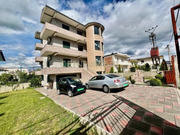 Tirane, jepet me qera Vile 3 Katshe Kati 4, 1.300 m² 1.100 € (Qtu)