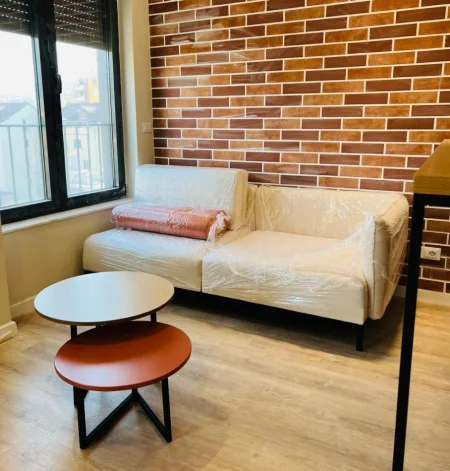 Tirane, jepet me qera apartament 1+1 , 55 m² 850 € (Qender)