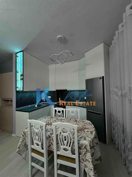 Tirane, jap me qera apartament 1+1+Ballkon Kati 4, 70 m² (Unaza e Re, Kompleksi River Residence)
