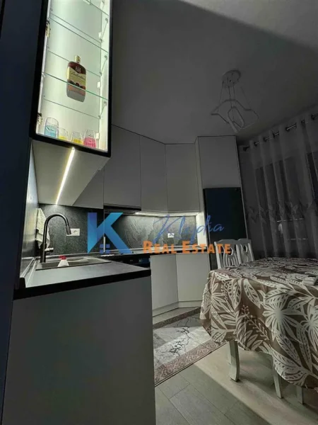 Tirane, jap me qera apartament 1+1+Ballkon Kati 4, 70 m² (Unaza e Re, Kompleksi River Residence)
