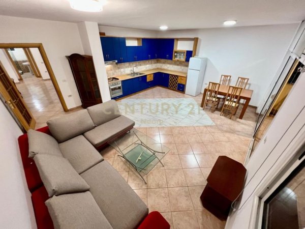 Tirane, jepet me qera apartament 2+1+Aneks+Ballkon Kati 8, 140 m² 650 € (Komuna e Parisit)