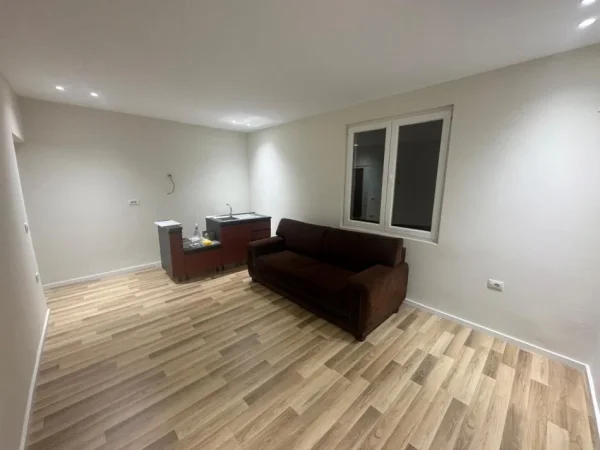 Tirane, shitet 1+1 Kati 3, 76 m² 154.000 €