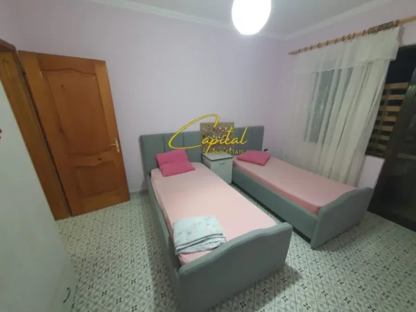 Tirane, jepet me qera apartament 2+1 Kati 1, 85 m² 550 € (ISH TREGU ELEKTRIK)