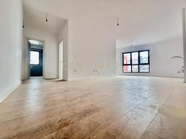 Tirane, shes apartament 3+1+Aneks+Ballkon Kati 2, 117 m² 300.000 € (Komuna e parisit)