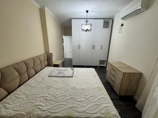 Tirane, jepet me qera apartament 1+1 Kati 4, 150 m² 450 € (Ftesk)