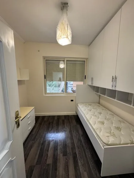 Tirane, shitet apartament 3+1 Kati 2, 125 m² 138.000 € (Fresk)