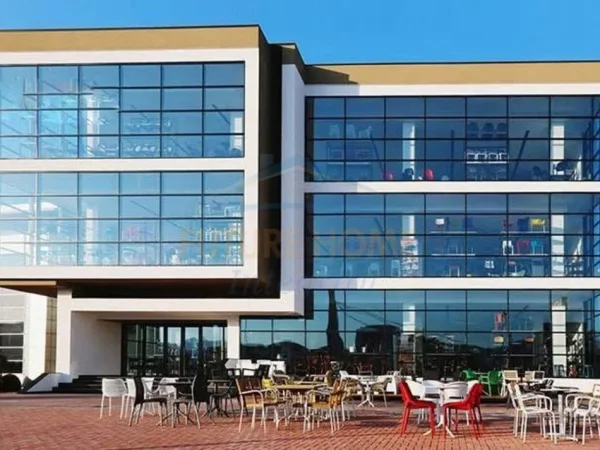 Qera, Godinë Biznesi Multifunksionale, Autostrada Tiranë-Durrës