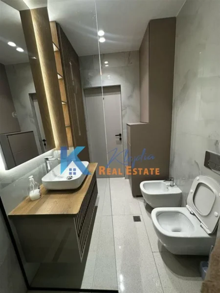 Tirane, jap me qera apartament 2+1+Ballkon Kati 2, 80 m² 850 € (Don Bosko)