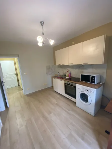 Tirane, jepet me qera apartament 1+1 Kati 5, 430 € (rruga e kavajes)
