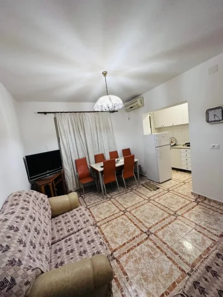 Tirane, jepet me qera apartament 3+1 Kati 4, 100 m² 500 € (Rruga elbasanit)