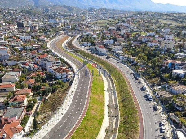 Tirane, jepet me qera apartament 2+1+Ballkon Kati 3, 95 m² 350 € (Shkoze)