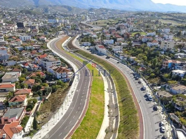 Tirane, jepet me qera apartament 2+1+Ballkon Kati 3, 95 m² 350 € (Shkoze)