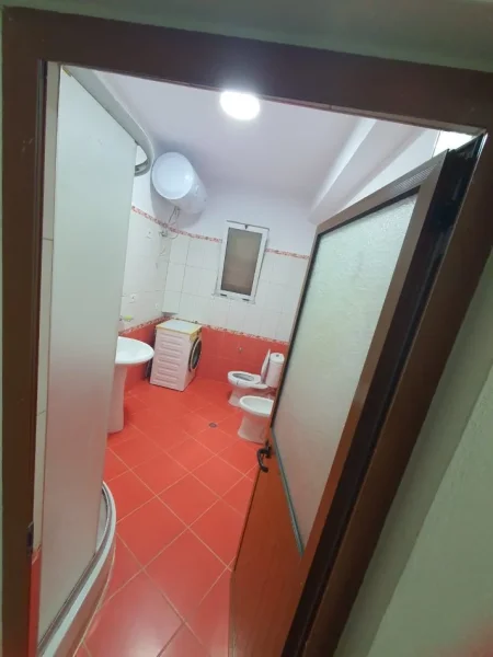 Tirane, jepet me qera 2+1 Kati 1, 100 m² 550 € (Sauk)