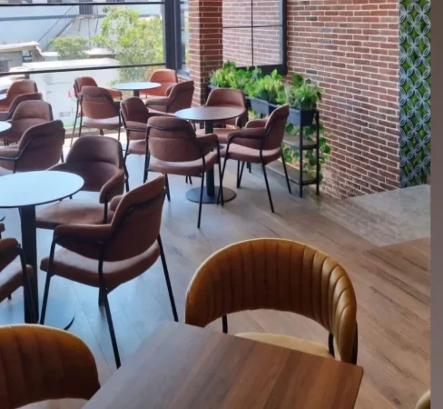 Fushe Kruje, shesim 8 sete të mobiljeve për lokale, Karrige dhe Tavolina për Lokal 250 €