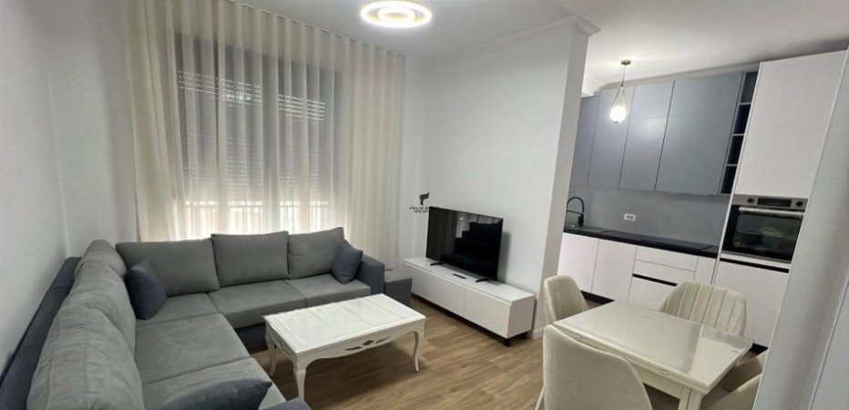 Tirane, jepet me qera apartament 1+1+Ballkon Kati 5, 75 m² 470 € (SELITE)