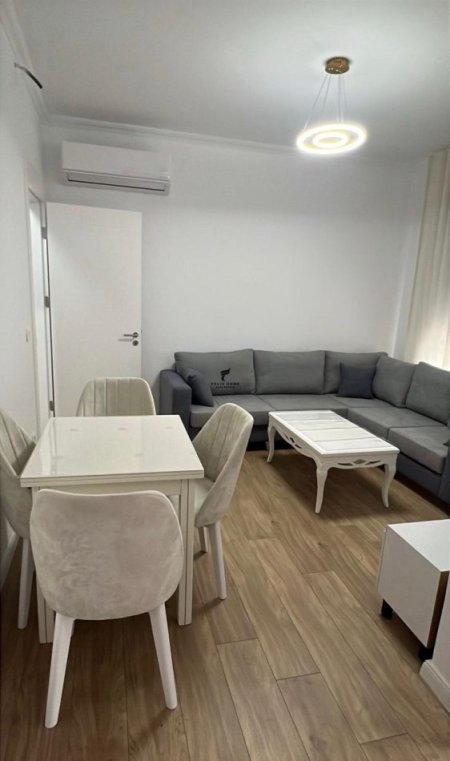 Tirane, jepet me qera apartament 1+1+Ballkon Kati 5, 75 m² 470 € (SELITE)