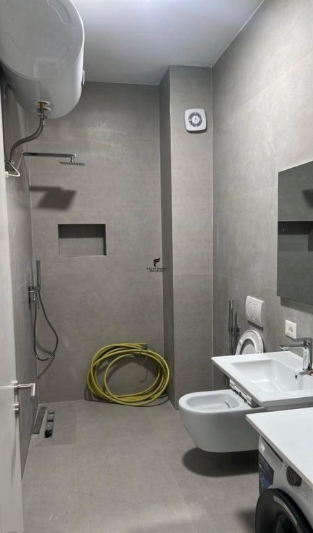 Tirane, jepet me qera apartament 1+1+Ballkon Kati 5, 75 m² 470 € (SELITE)