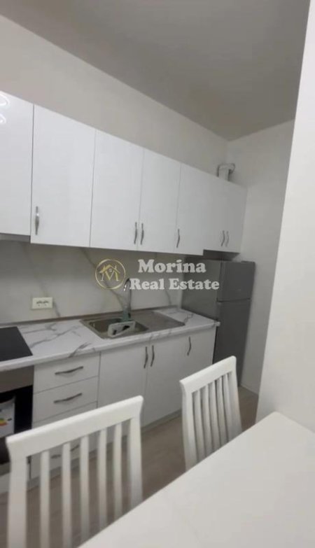 Tirane, jepet me qera apartament 1+1+Ballkon Kati 9, 65 m² 450 € (Yzberisht)